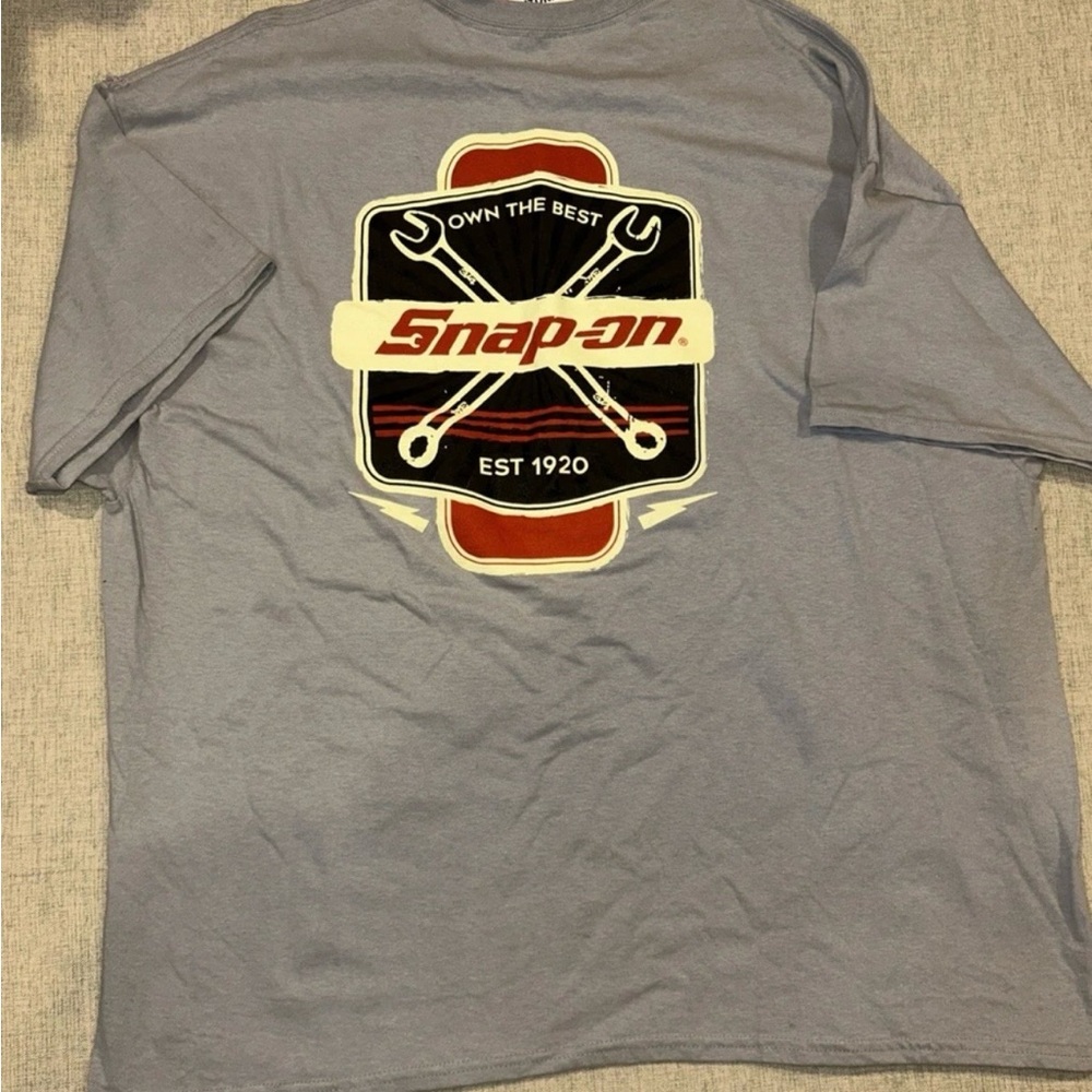 Snap Light Gray Graphic Tee for Men